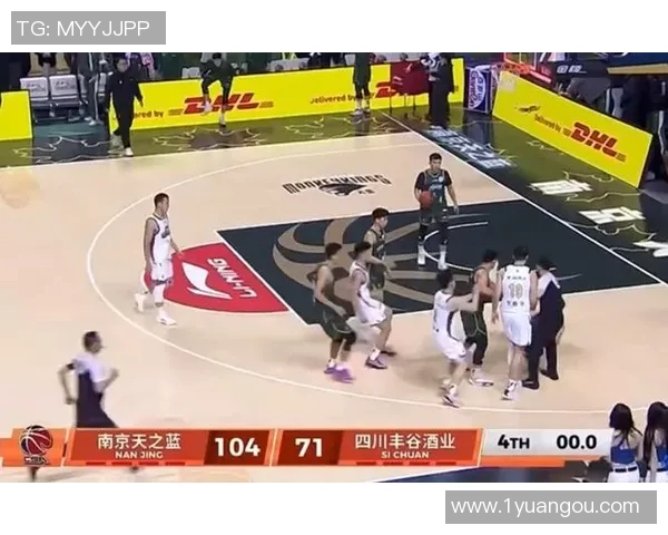 四川队与福建队在CBA赛场的激烈对决引发球迷热议与期待